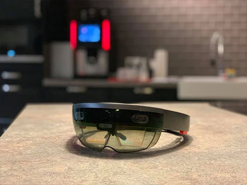 AR-Case mit der HoloLens direkt an einer WMF-Kaffeemaschine Foto vom HoloLens