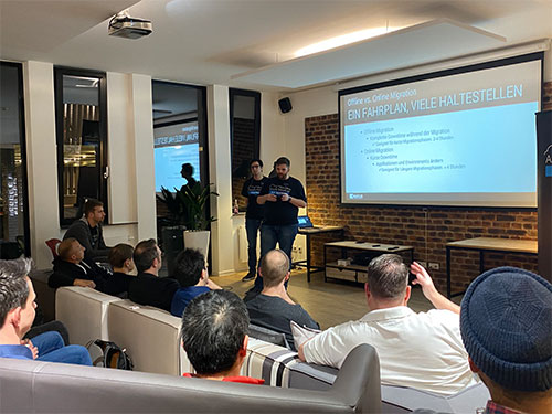 Benjamin und René mit ihrem Vortrag zu Azure SQL DB Foto von dem Vortrag von René und Benjamin