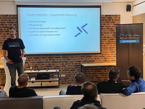 Tim während seines Vortrags zu Azure Bastion Foto von Tim während seines Vortrags