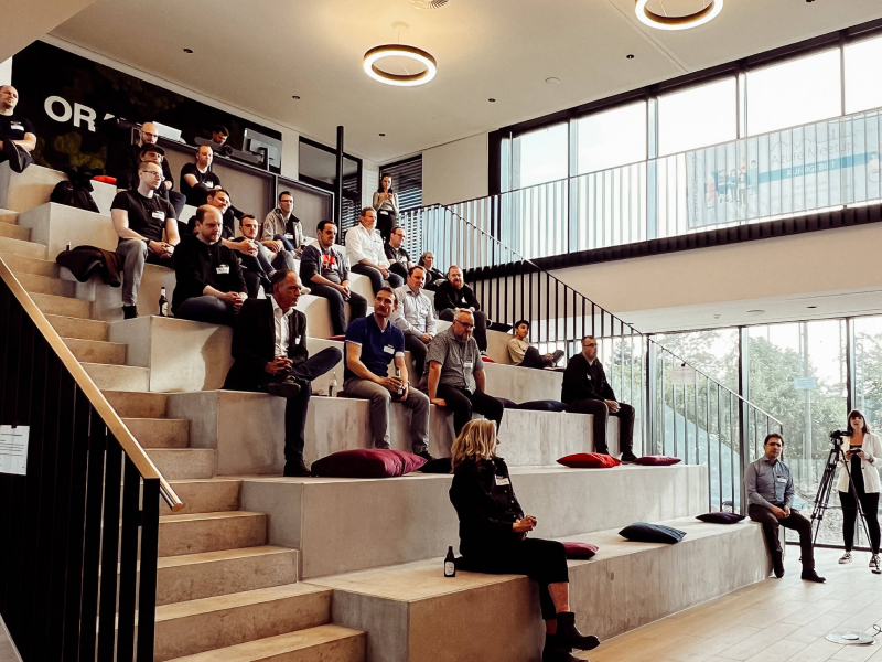 Die Azure Meetup Ruhrgebiet Community im Plenum bei der ORAYLIS GmbH Mai 2023