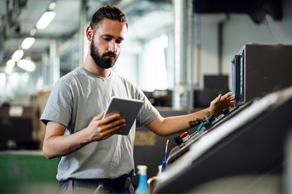 Smart plant control based on IoT by industrial employees