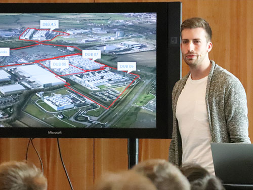 Tim als Speaker bei der ersten prodot Schulung Foto von Tim