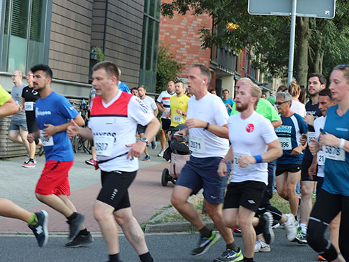 Start und Ziel des TARGOBANK Run 2017 am Opernplatz in Duisburg Foto vom TARGOBANK Run 2017